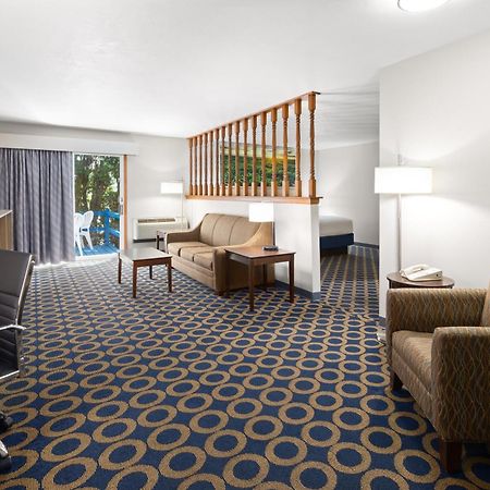 Days Inn By Wyndham Wauseon Exteriör bild